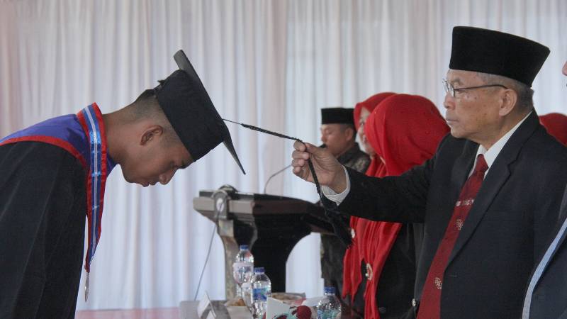 Wisuda & Serah Terima Santri Kelas Akhir Kepada Orang Tua/Wali Murid